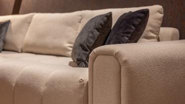UrbanSofa-Liam-Loungebank-in-Manilva-Nature-detail-armleuning-1
